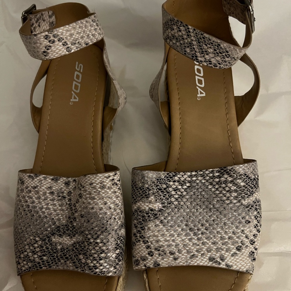 Soda Women's Snakeskin Sandals - Black and Gray